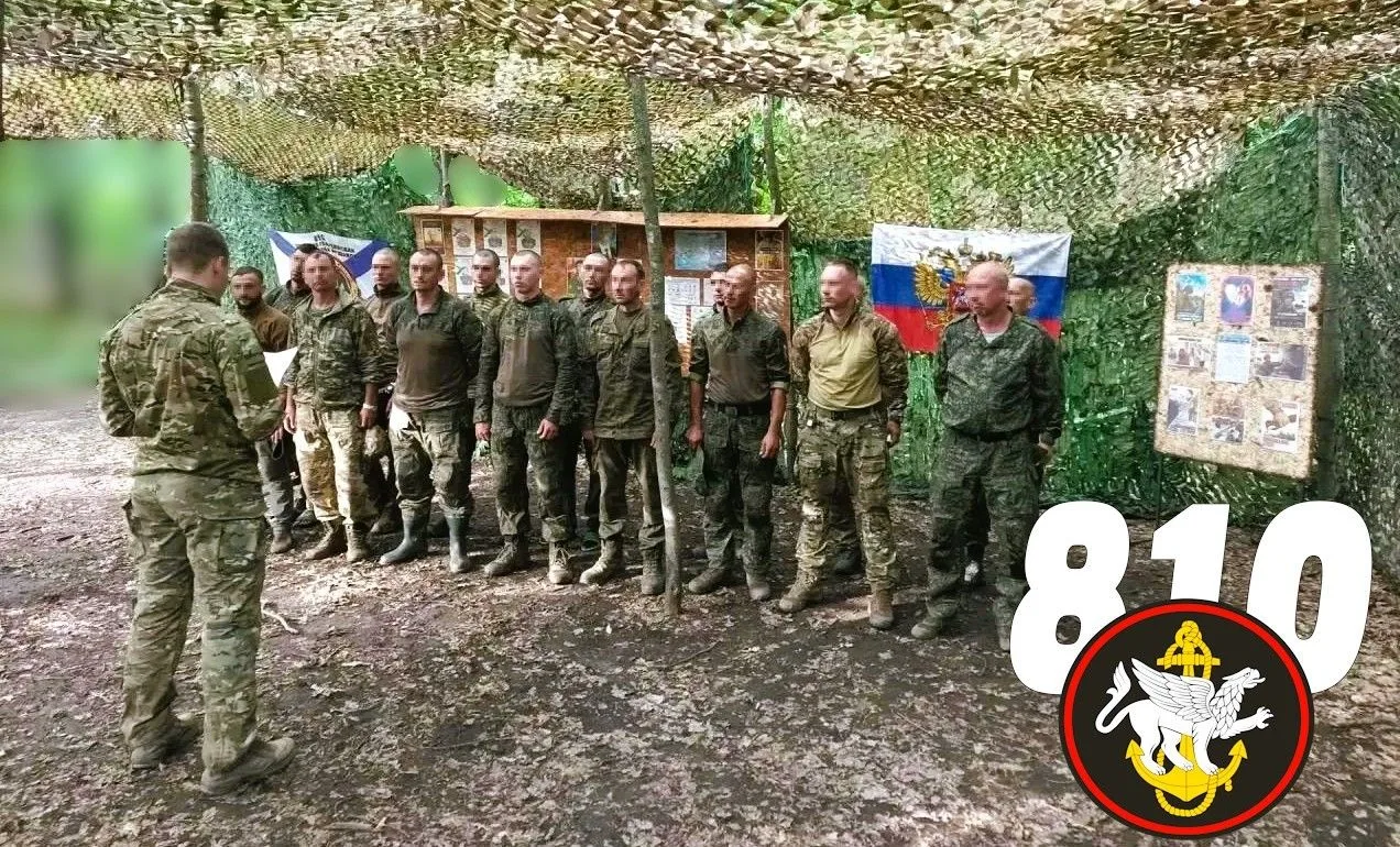 🛡 Один строй. Одна задача

На построении каждый стоит на своём месте. Но единым подразделение делае