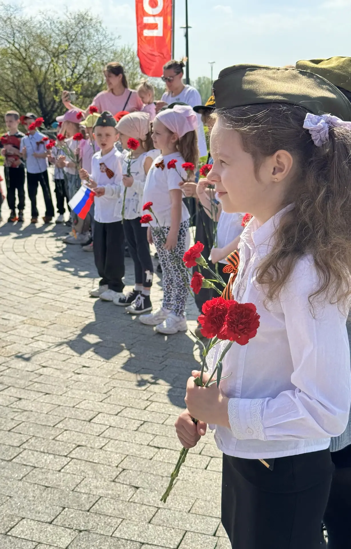 В преддверии великого праздника — Дня Победы ребята посетили памятники маршалу Константину Рокоссовс