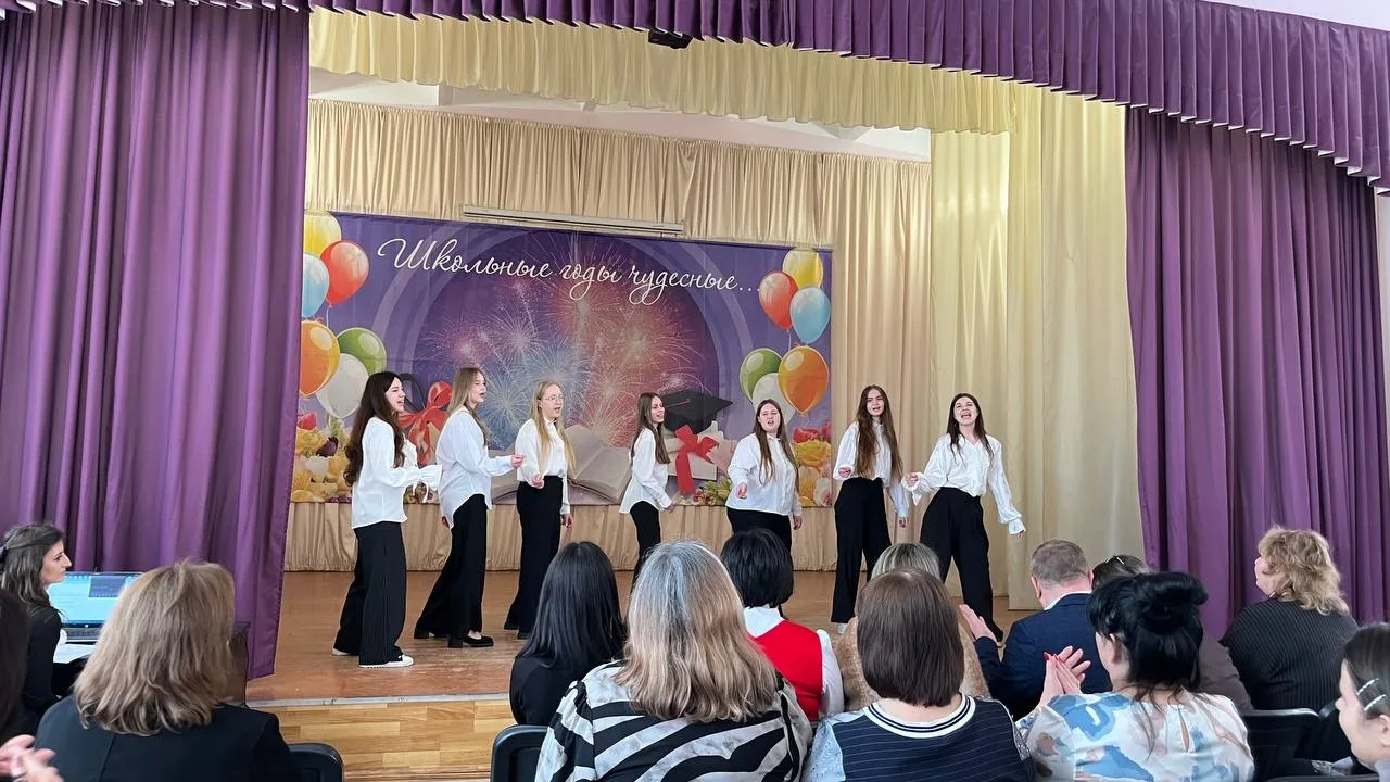 🌸 Сегодня в нашей школе прошел традиционный концерт, посвященный 8 Марта!   ⭐️ Ученики подготовили я
