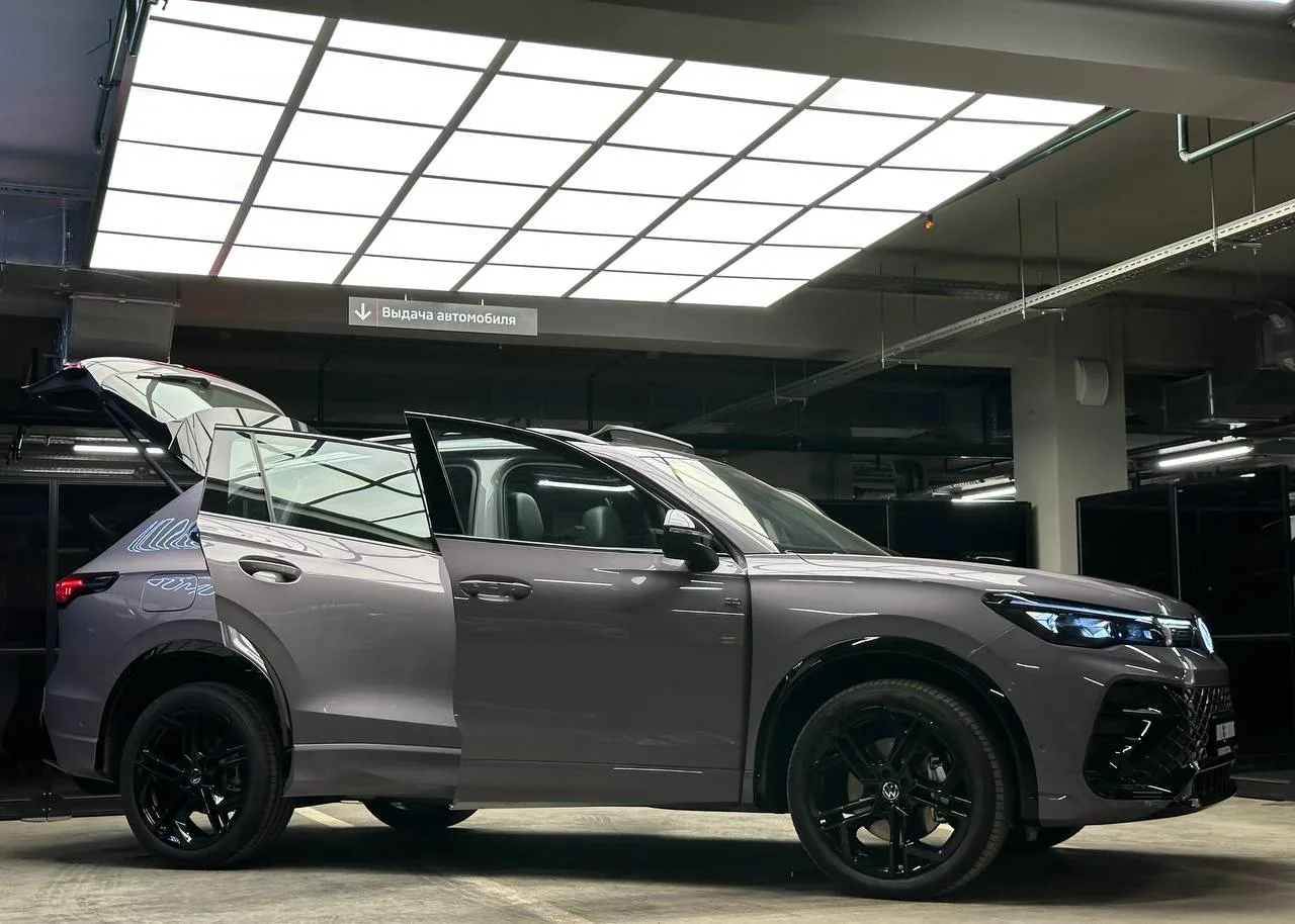 VW TIGUAN L PRO ⚪️⚫️🟣 2026 год выпуска    В наличии и под заказ по выгодным ценам.  - Бензин 2.0/220
