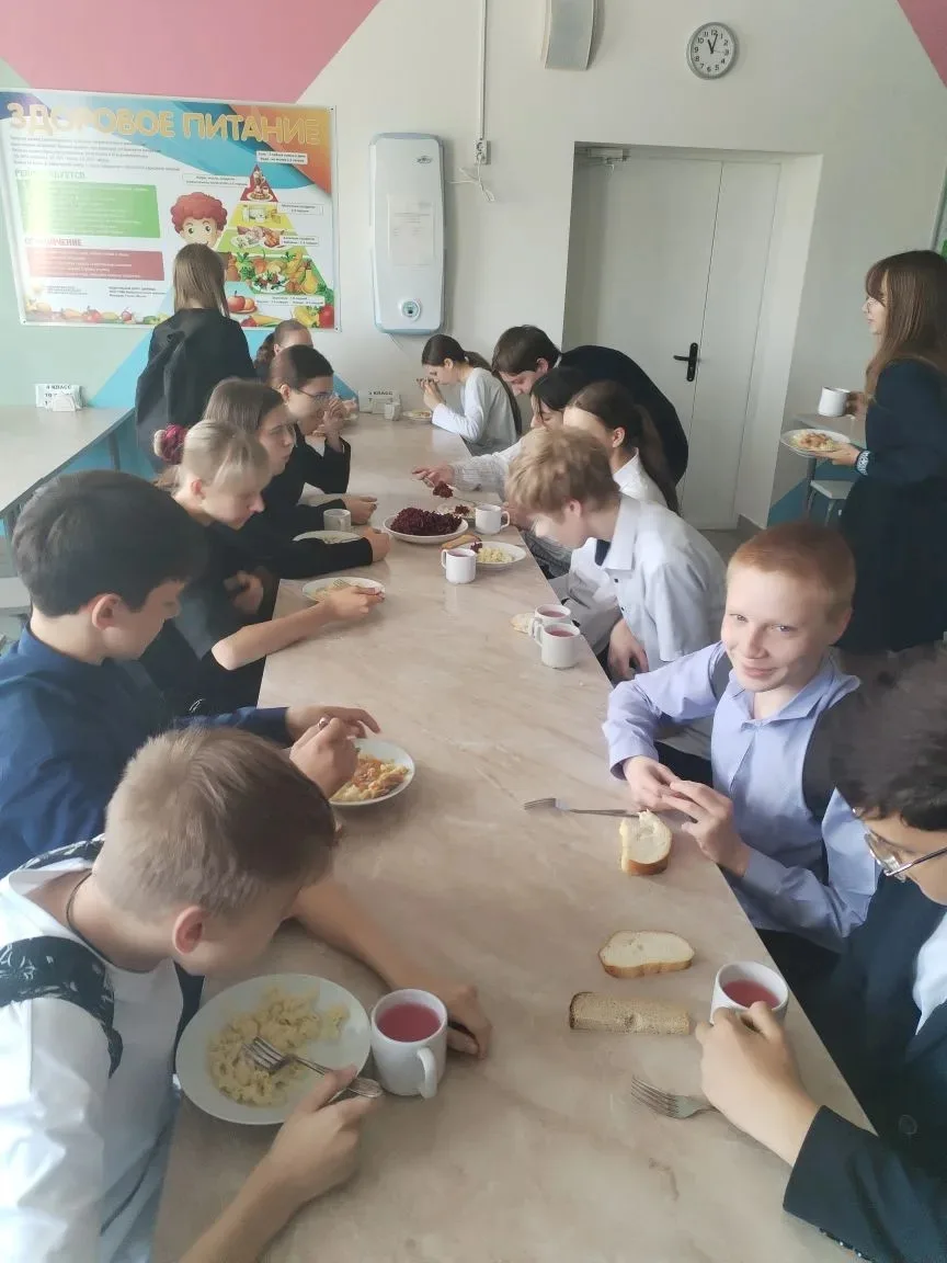 🍽 Контроль родительского питания прошел на «отлично»! 👨👩👧👦✅ 
 
19 мая в нашей школе состоялась 