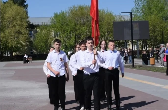 Продолжаем традиции школы: 
Парад Победы

Друзья! Завтра наша страна отметит главный праздник — День