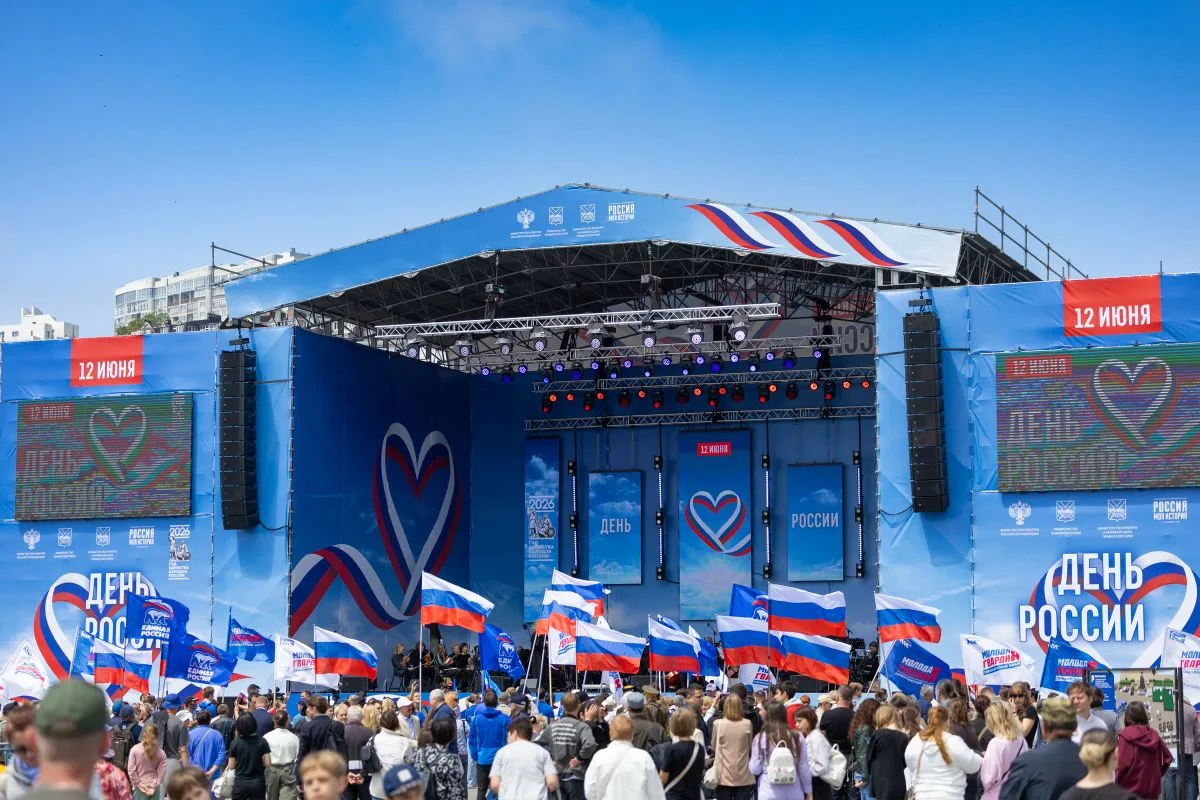 🇷🇺 День России во Владивостоке

На центральной площади прошли концерты, мастер-классы, выставки и 