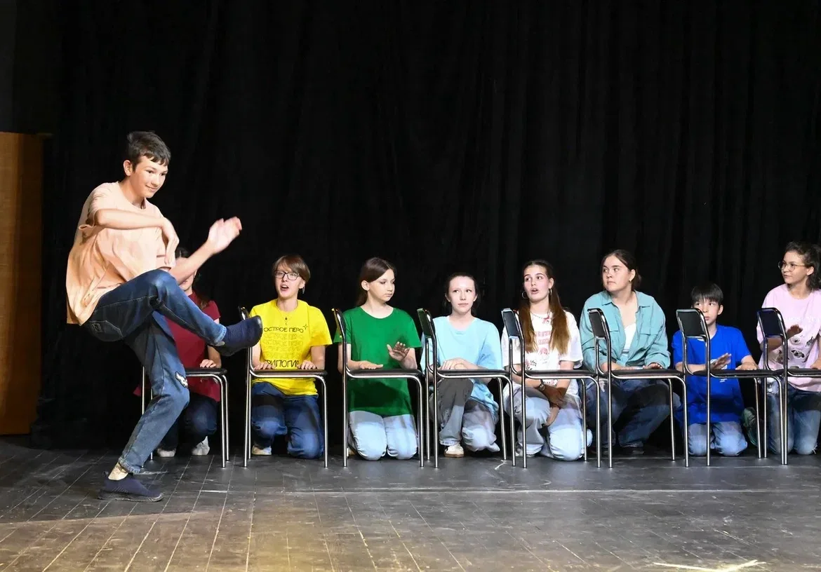 Воспитанники театральной студии показали итоговый спектакль

🎭 На малой сцене театра состоялся итог