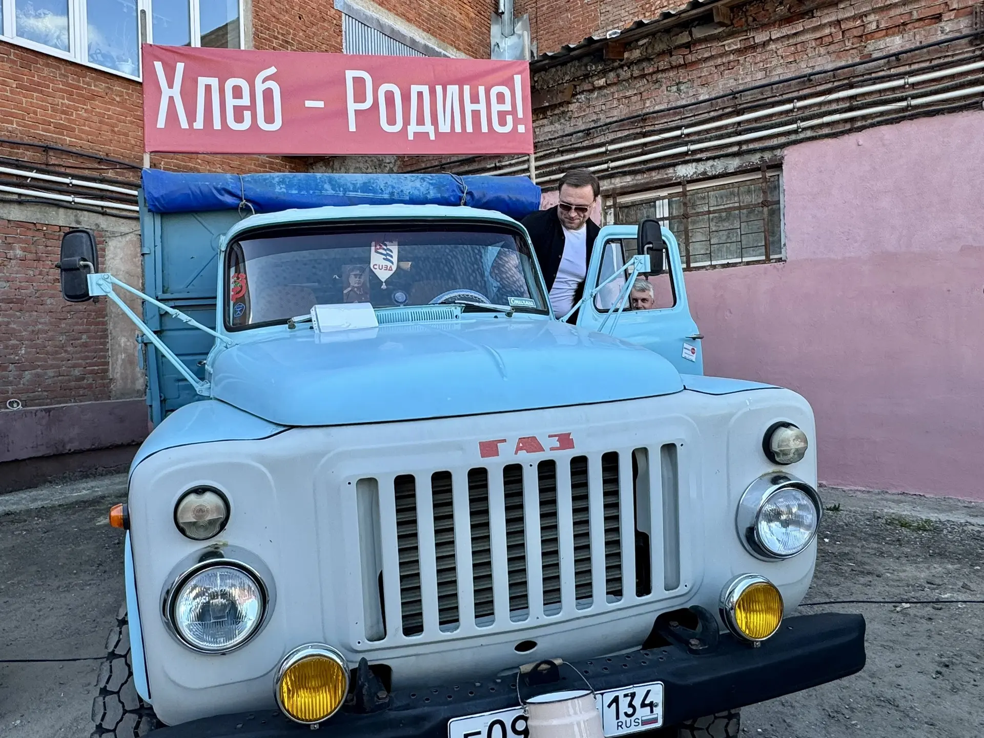 Фестиваль ретроавтомобилей в Сергиевом Посаде сегодня..