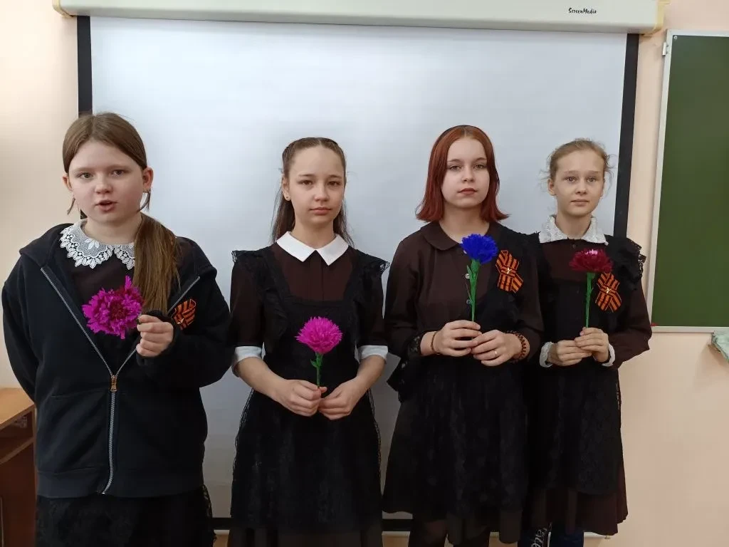 Гвоздики памяти: подарок от сердца к сердцу

На уроках технологии у наших девочек особенная атмосфер