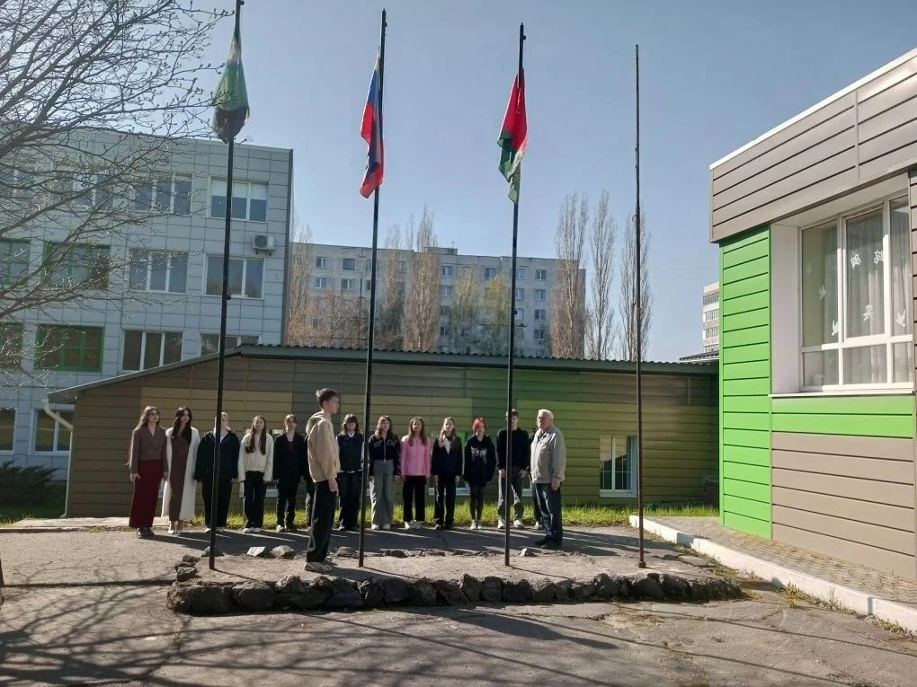 Поднятие Государственного флага Российской Федерации!
