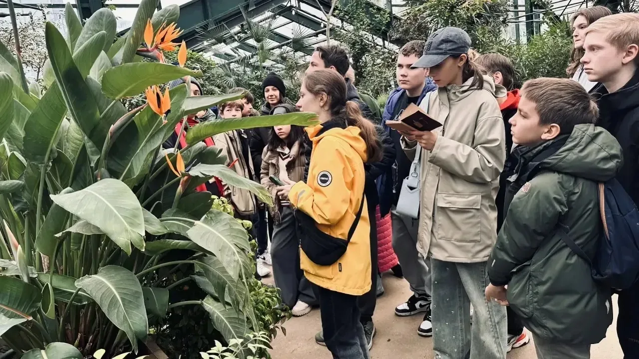 Москва и москвичи   В весеннее воскресное утро 6-Е класс со своим классным руководителем Сергиенко Е