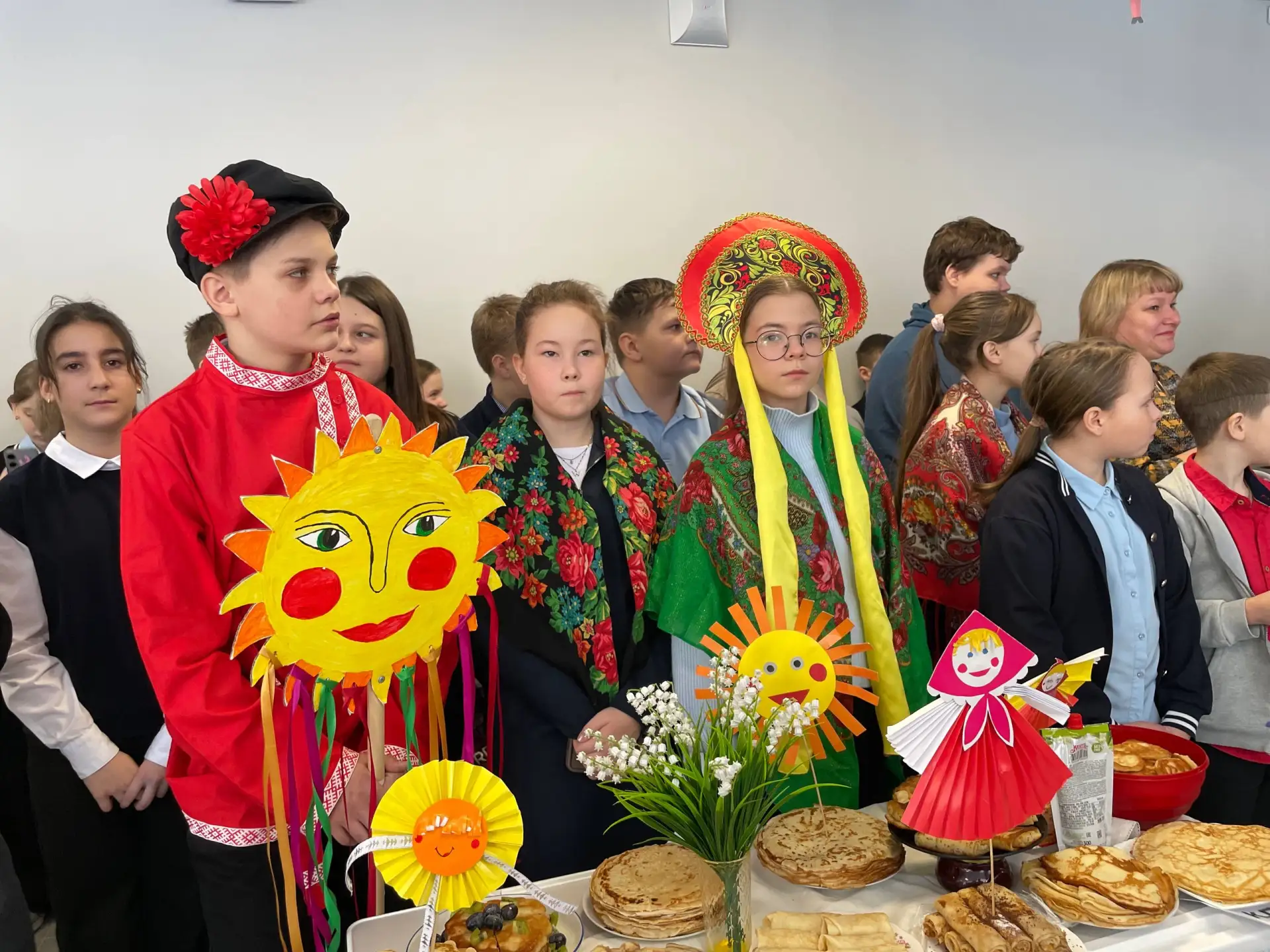 🎭 БЛИН-ФЕСТ в Шестом: блины, хороводы и мооооооре веселья! 🥞✨  Ну что, друзья, готовы перенестись в 