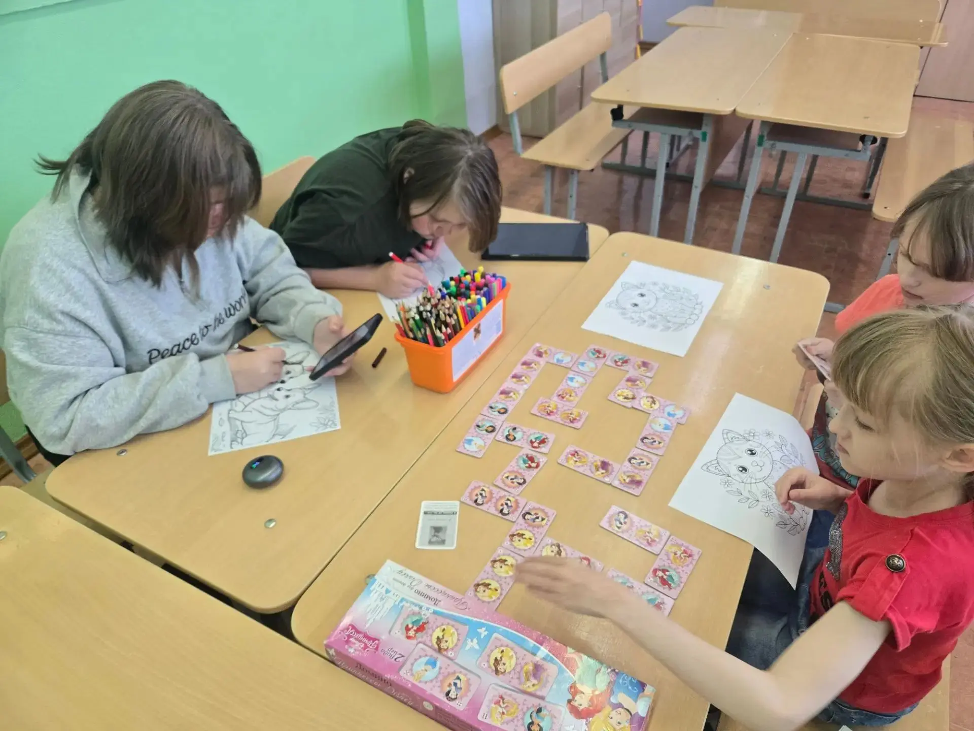 Первый день в оздоровительном лагере прошел просто замечательно! 

День начался бодро, с энергичной 