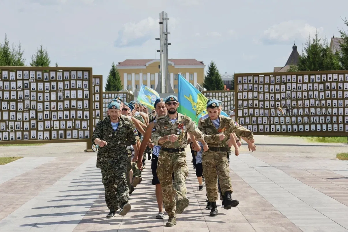 Сегодня – День Воздушно-десантных войск.

Поздравляем наших мужественных защитников в голубых берета