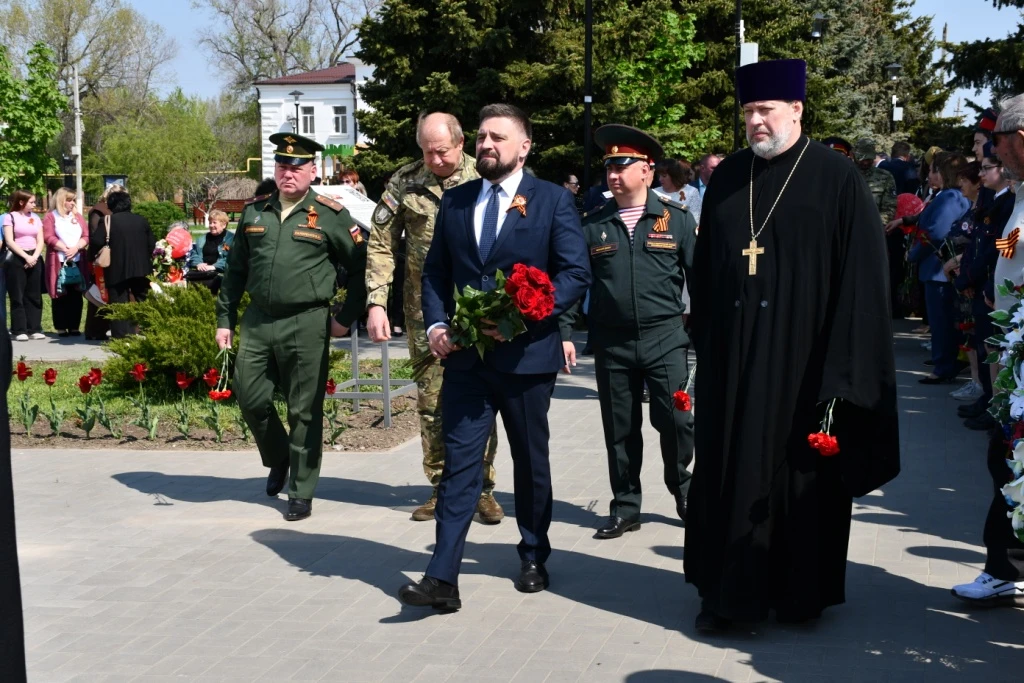 🪖🌷 Память, объединяющая поколения: в поселке Глубоком отметили годовщину Победы  ✅ Сегодня, 8 мая, в