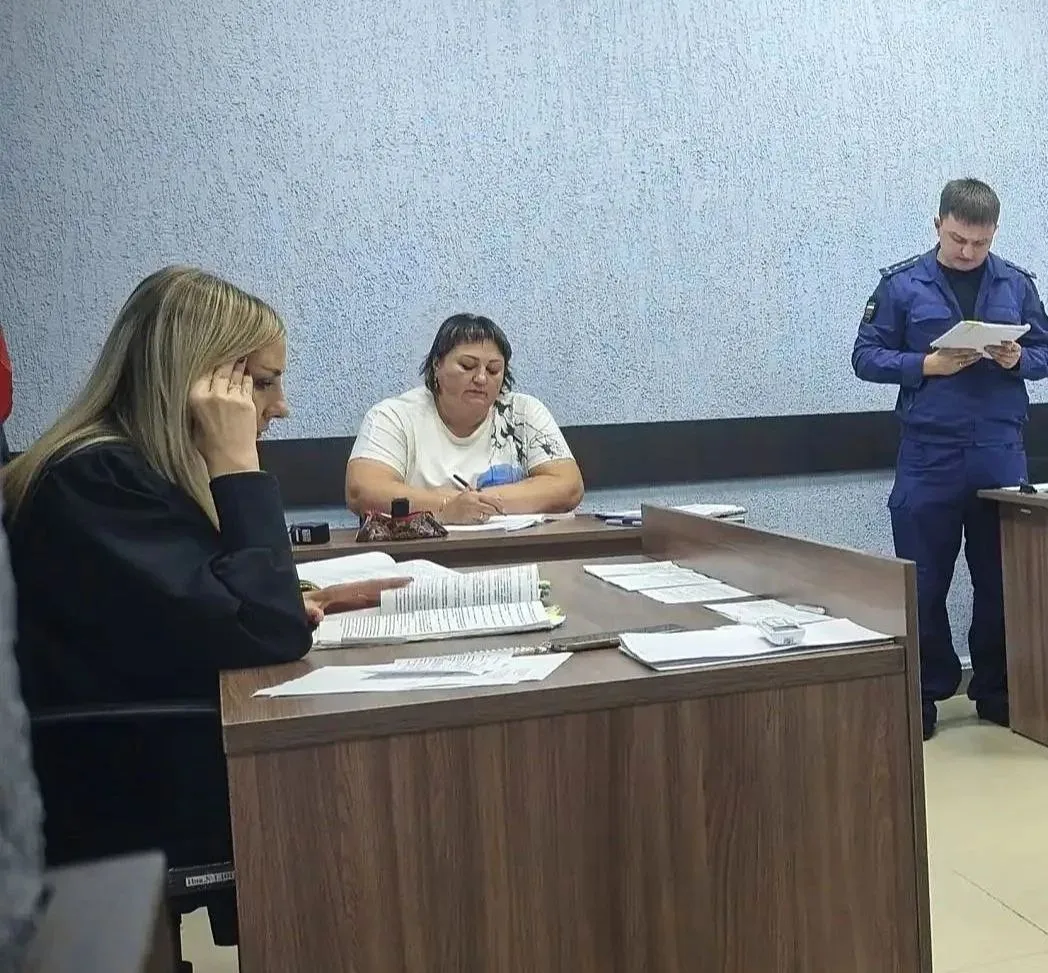 ⚡️Узнала об измене мужа, проникла в дом к разлучнице и попыталась ее задушить – любовны...