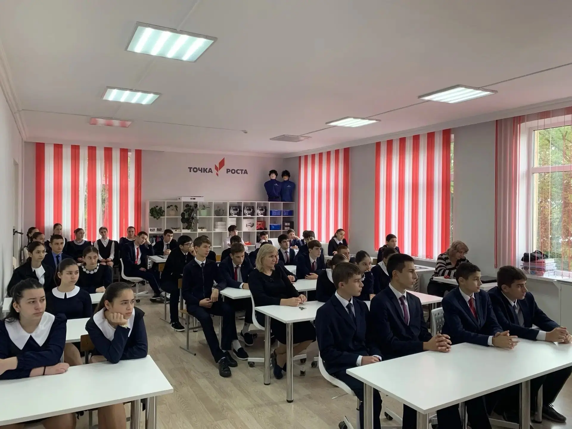 В СОШ им. И.С. Багаева села Сунжа прошёл открытый урок в рамках всероссийского образова...