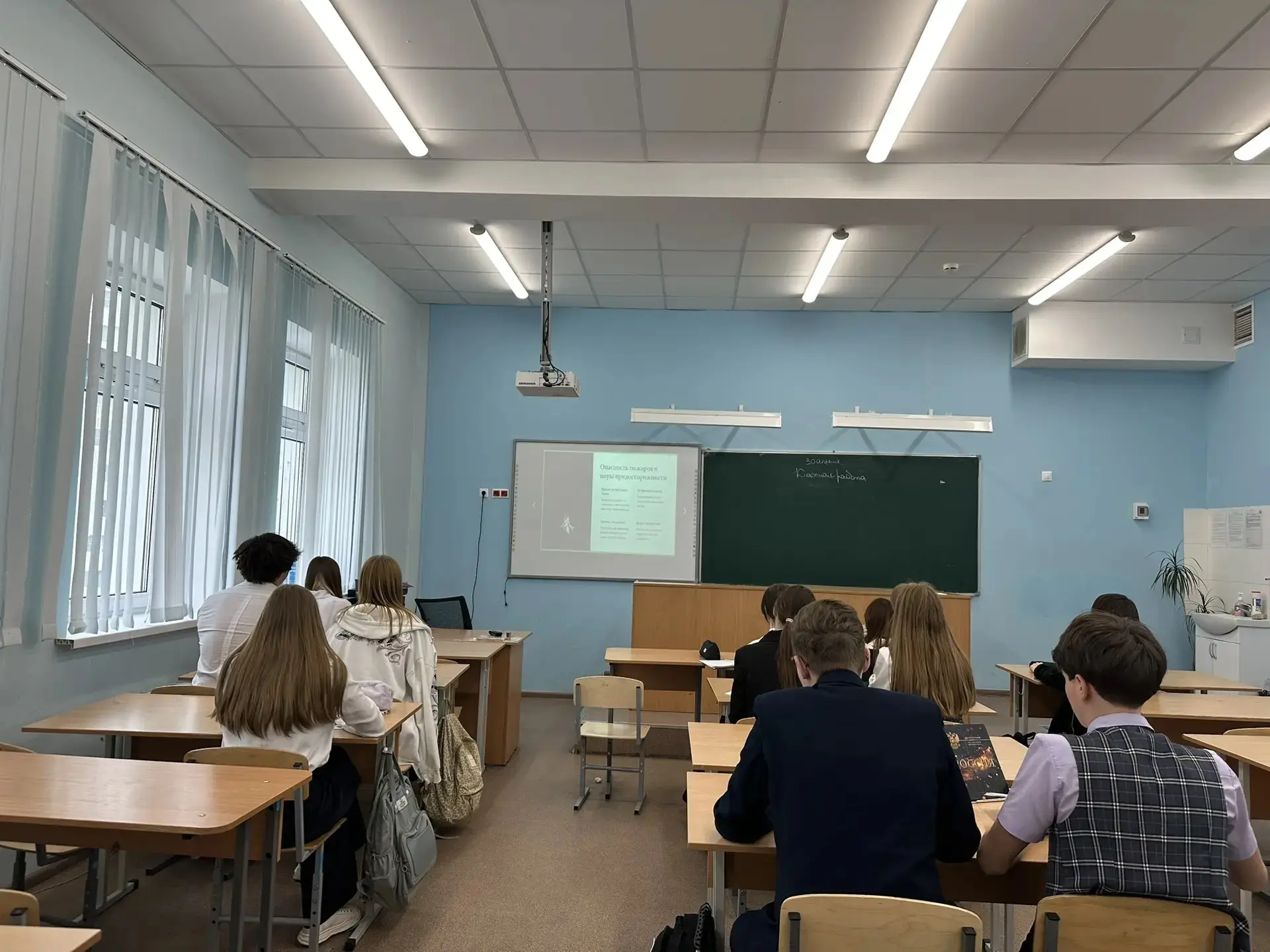 🆘Урок по Основам безопасности и защиты Родины в 9-х классах    Сегодня для учащихся 9-х классов прош