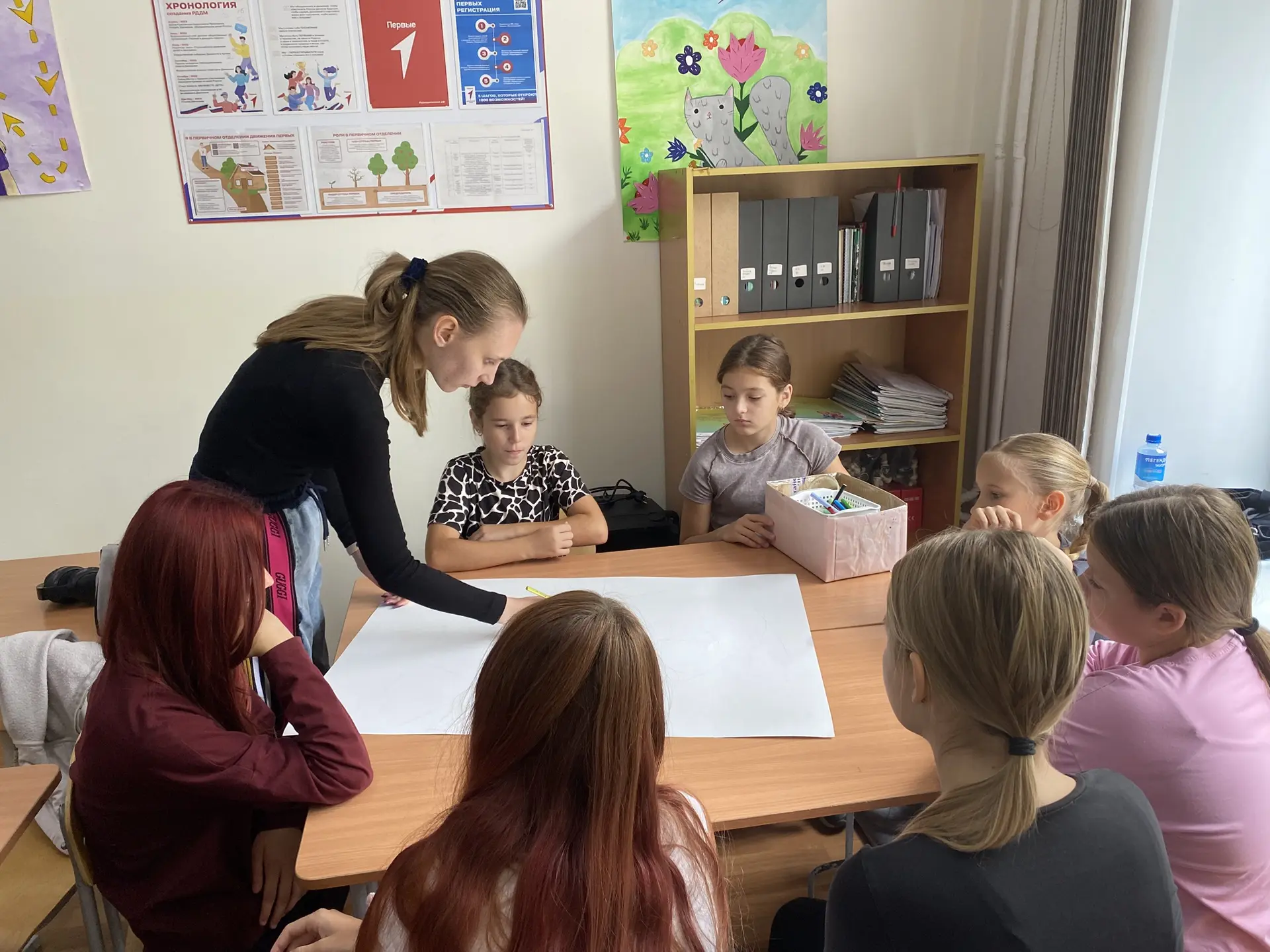 🎉 Ко Дню Государственного флага РФ в МБОУ "СОШ №93" г. Барнаула прошло особенное мероп...