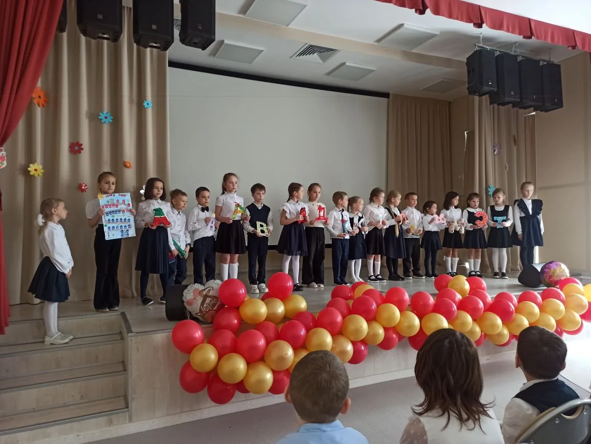 🌟 Сегодня в нашей школе в корпусе на Феофанова произошло нечто волшебное! 🌈 На прошлой неделе у нас 