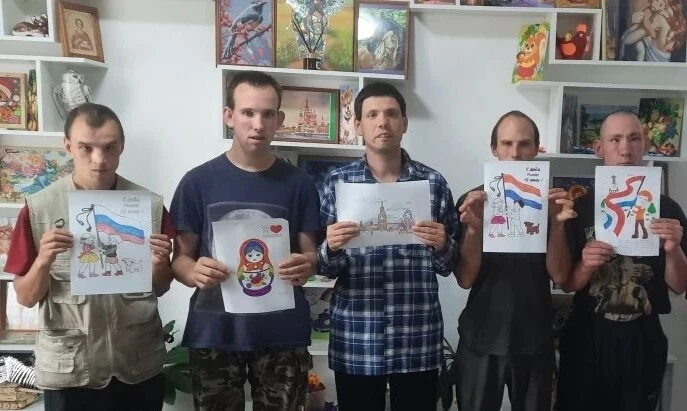 В связи с празднованием Дня России, 12 июня с получателями социальных услуг было организованно занят