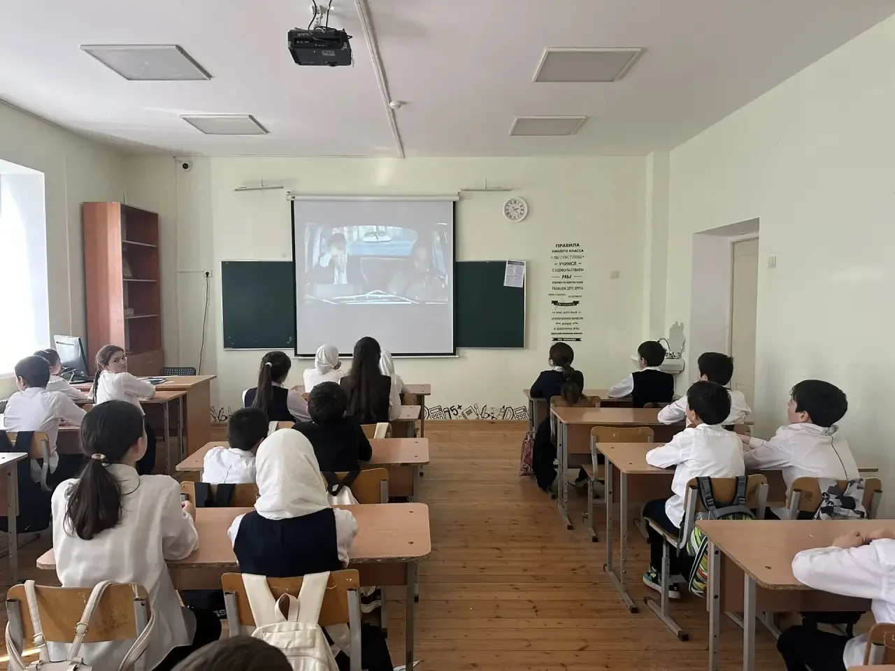 Сегодня наши школьники посмотрели фильм «Каруза» - трогательную семейную драму о мальчике Мите и его