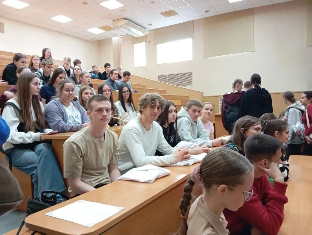 Умники и умницы из Дзержинского покоряют СФУ!   14 мая 2026 года команда МБОУ Дзержинской средней шк