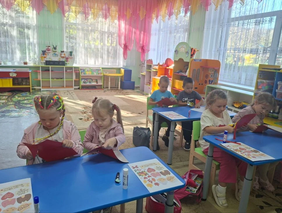 День уважения, тепла и благодарности в подготовительной группе «Радуга»! 🍁❤️