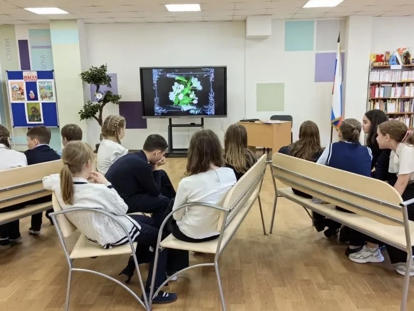 🌷Вчера 5 классы вместе с библиотекарем Еленой Робертовной Ахмадуллиной отправились в удивительное пу