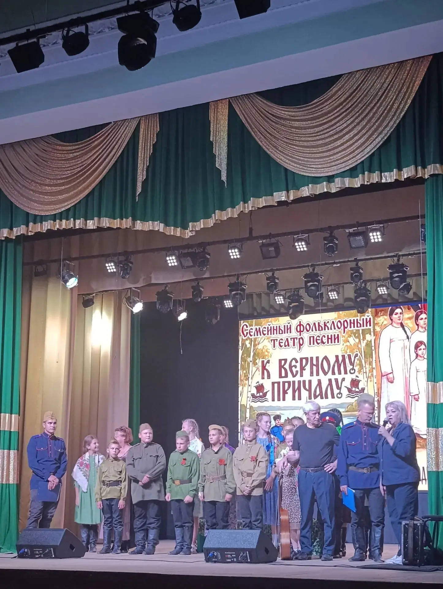 4 сентября большой зал Жирновского РДК стал местом, где время словно остановилось, усту...