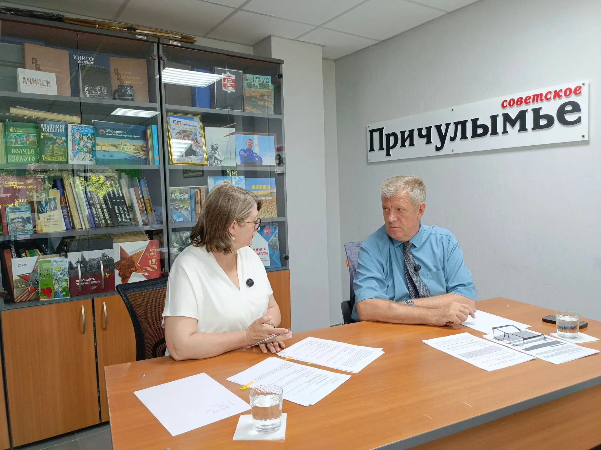 Начался прямой эфир с главой Назаровского округа. Александр Гейнрих отвечает на вопросы назаровцев. 