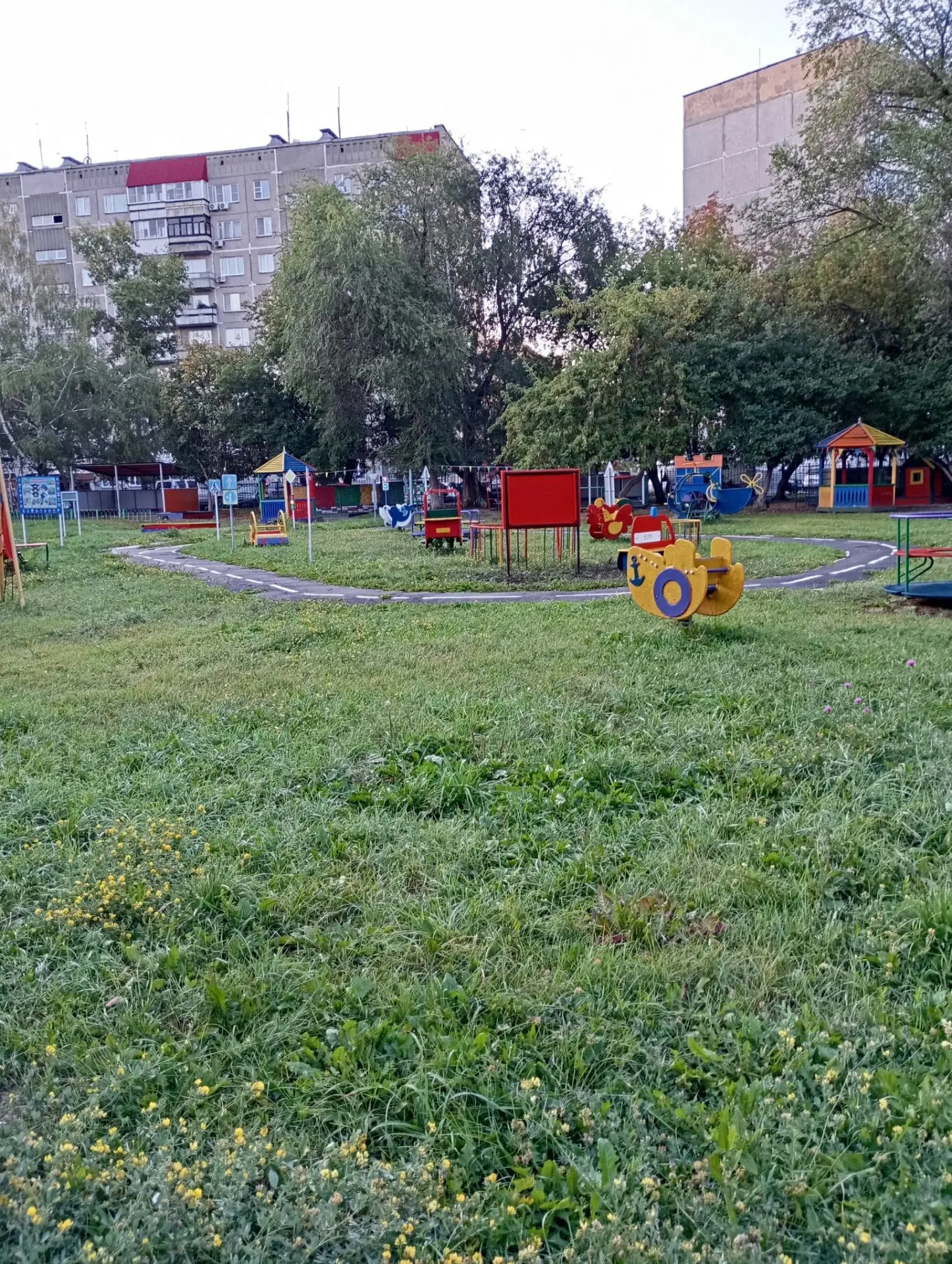 Уголок пожарной безопасности на общей площадке автогородка, для тематической ролевой иг...