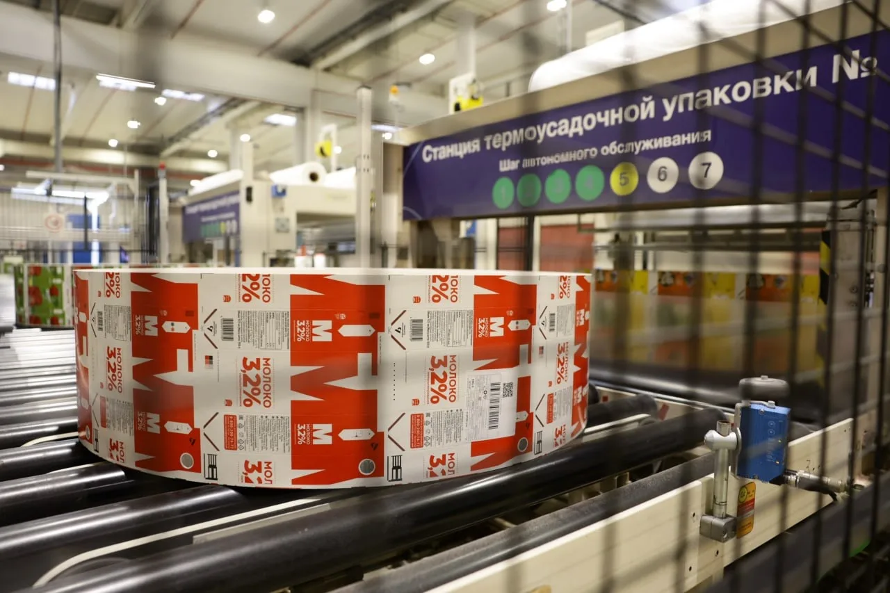 Вместе с министром сельского хозяйства РФ Оксаной Лут приехали на завод «Упаковочные системы» в Лобн