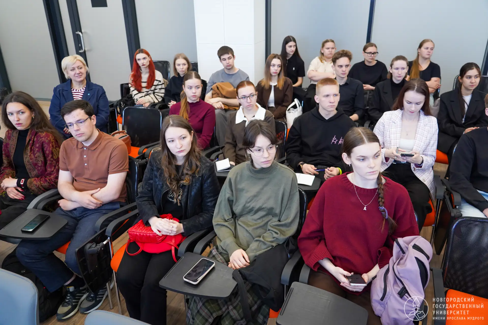 Студенты и преподаватели Новгородского филиала РАНХиГС приняли участие в открытой лекции по денежно-