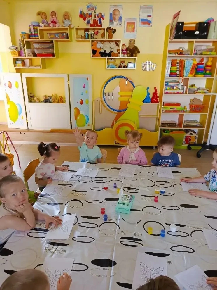 Наши пальчики — настоящие художники! 👶🎨
Малыши не просто рисовали бабочку, 🦋 а создавали красоту 