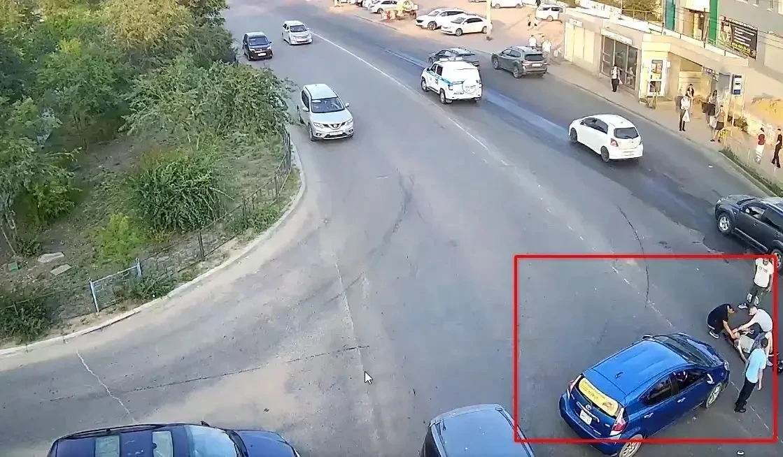 ❗️ДТП одно за одним. На «Акбэсе» авария  с участием легкового автомобиля и мотоцикла.