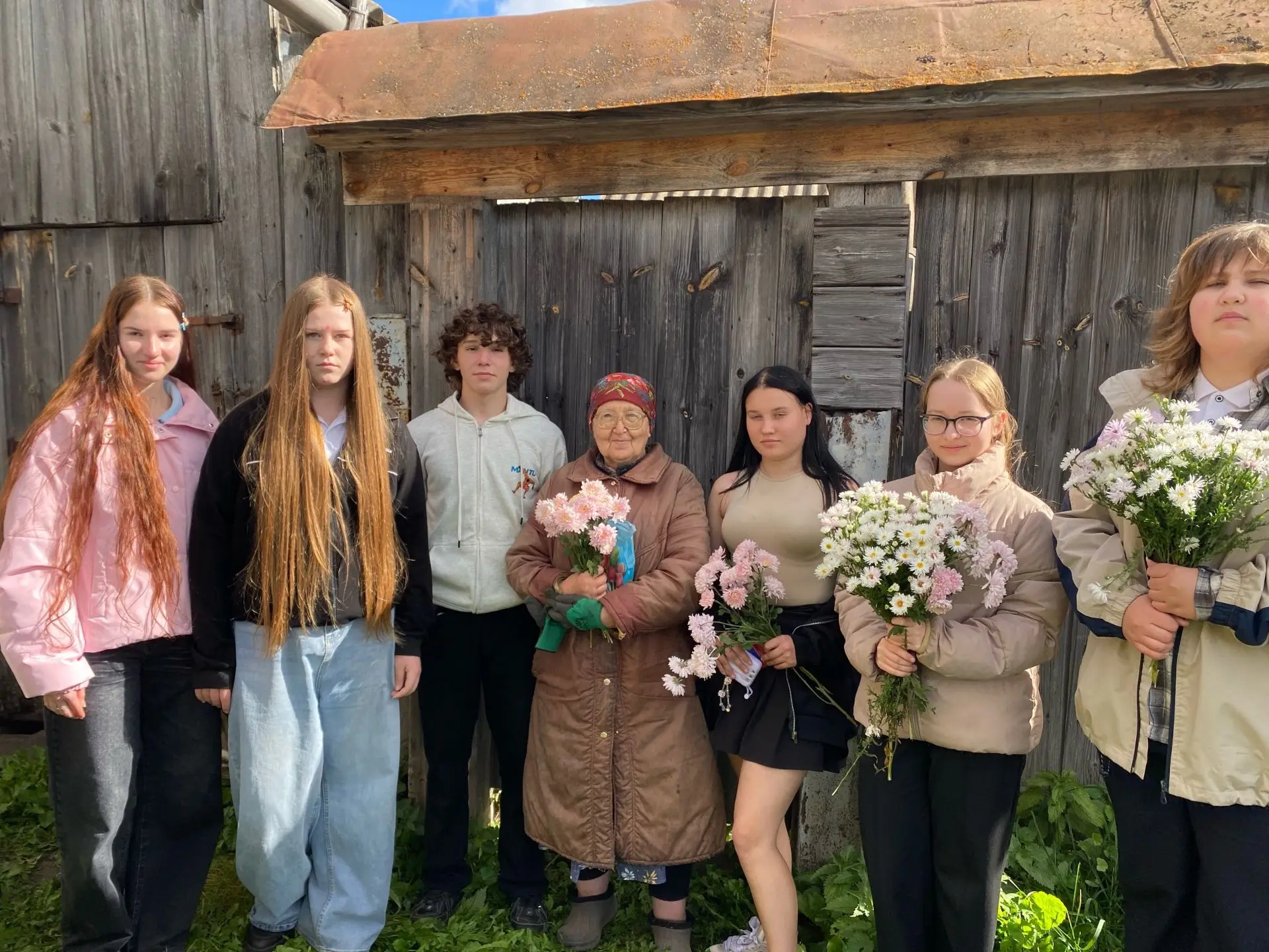 День учителя: в нашей школе прошла акция «Дорогой учитель»! 🎉