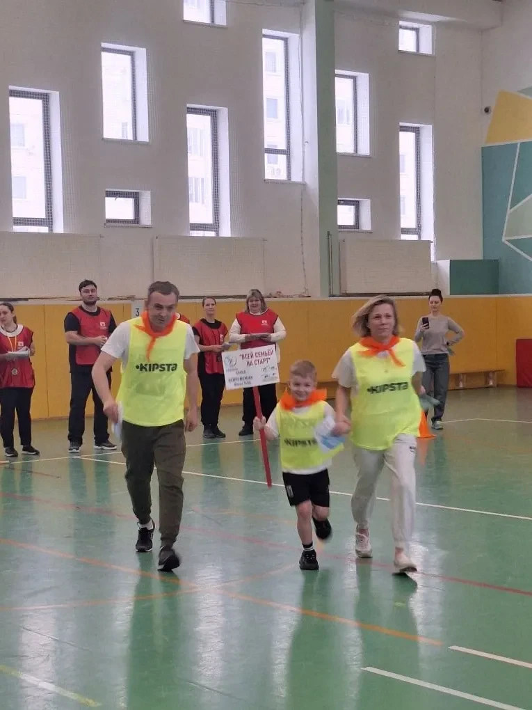 💫Фестиваль «Всей семьей на старт»: яркие эмоции и семейные победы   💪28 февраля на базе школы №2072 