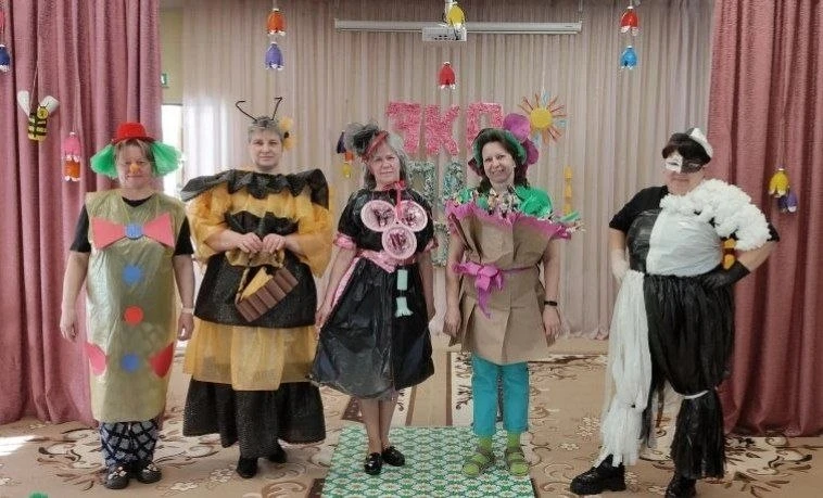 👗 Эко мода 2026: показ костюмов из пакетов, газет и дисков!  Вчера, 30 марта, в дошкольных отделения