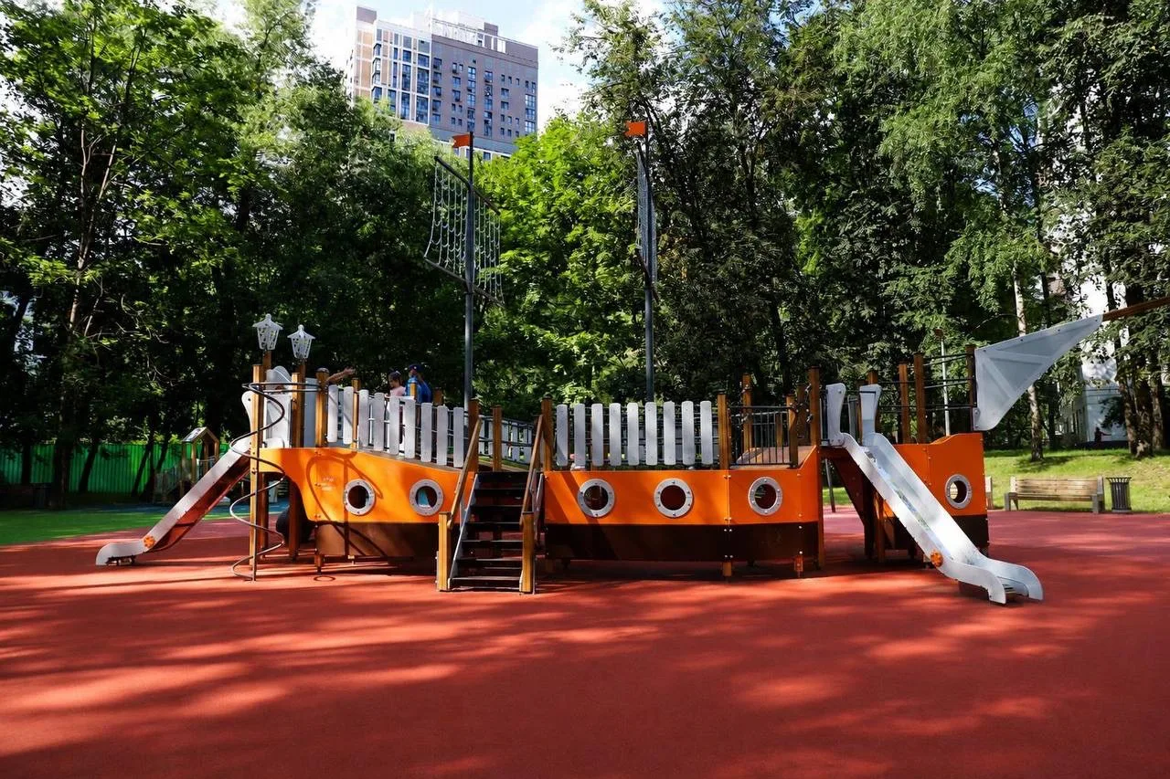 🛝 Более 140 детских и спортивных площадок обновят в Северном округе
