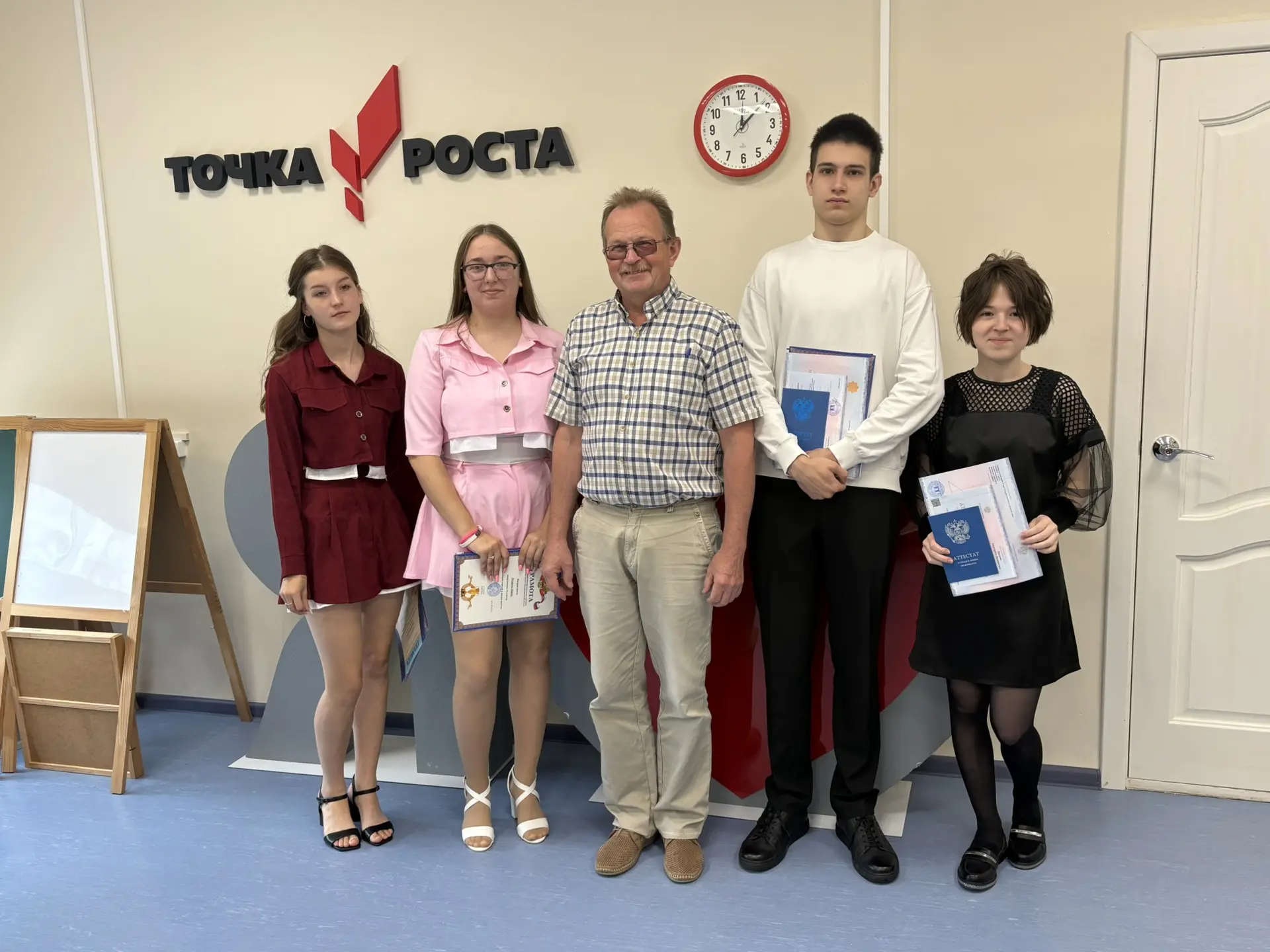 🌟Вручение аттестатов — 11 класс: новая глава в жизни наших выпускников 2026!🌟

В жизни каждого чел