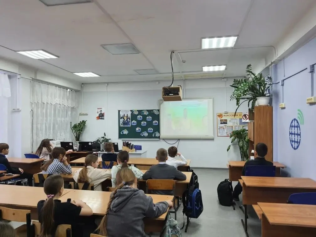 🇷🇺Традиционно утро понедельника началось с подъема Государственного флага Российской Федерации. Как 