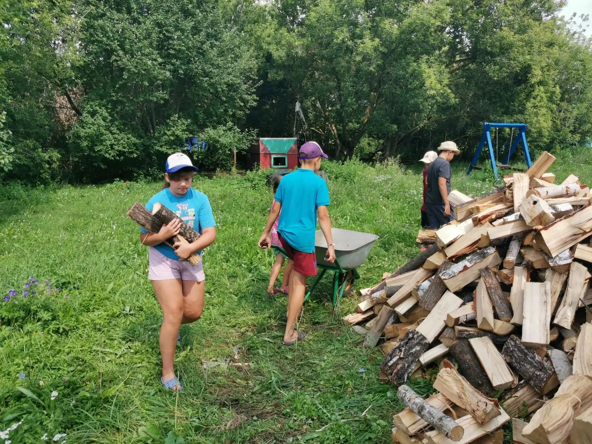 💫Добровольцы были всегда, и сегодня подростки продолжают эту важную традицию. Бескорыстная помощь р