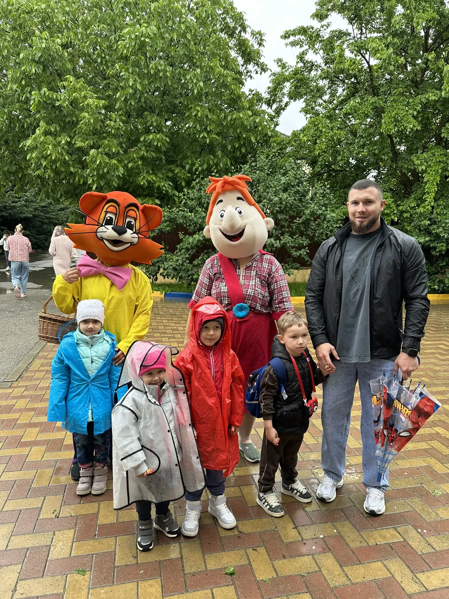 🌧️☔️ Сегодняшнее утро было дождливым, но в нашем детском саду мы сделали его ярким и радостным! 🌈✨