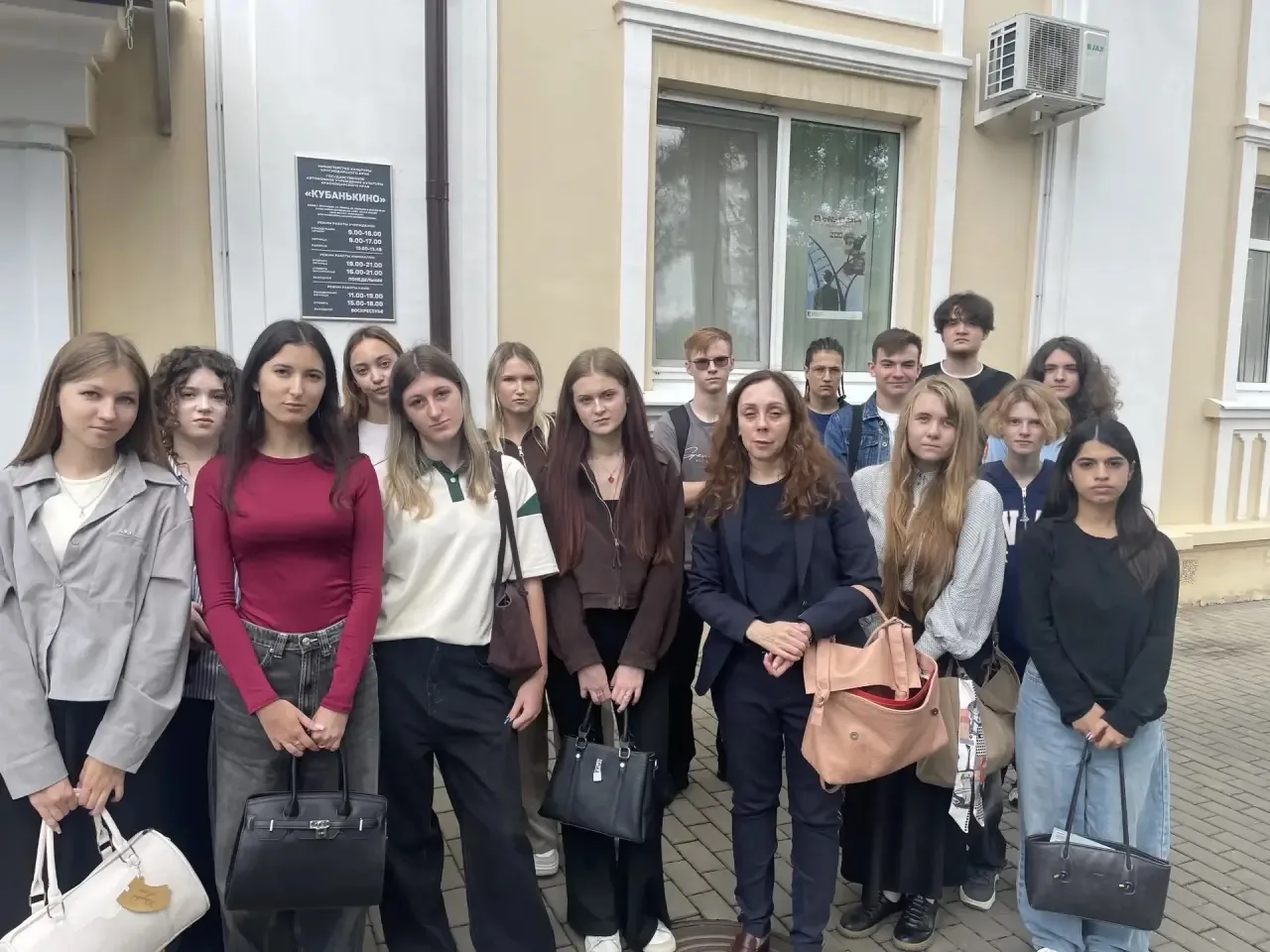 ✨ Студенты групп 26-Б-1-9К1 и 25ЭМ-2-9Б Краснодарского технического колледжа 15 сентябр...