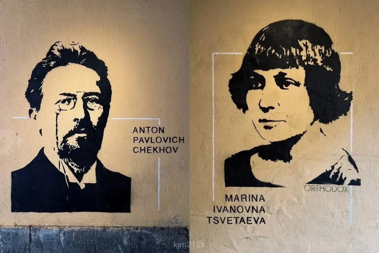 ❤ Арка дома №4 по улице Восстания — это место, где, по легенде, встречались с писателям...