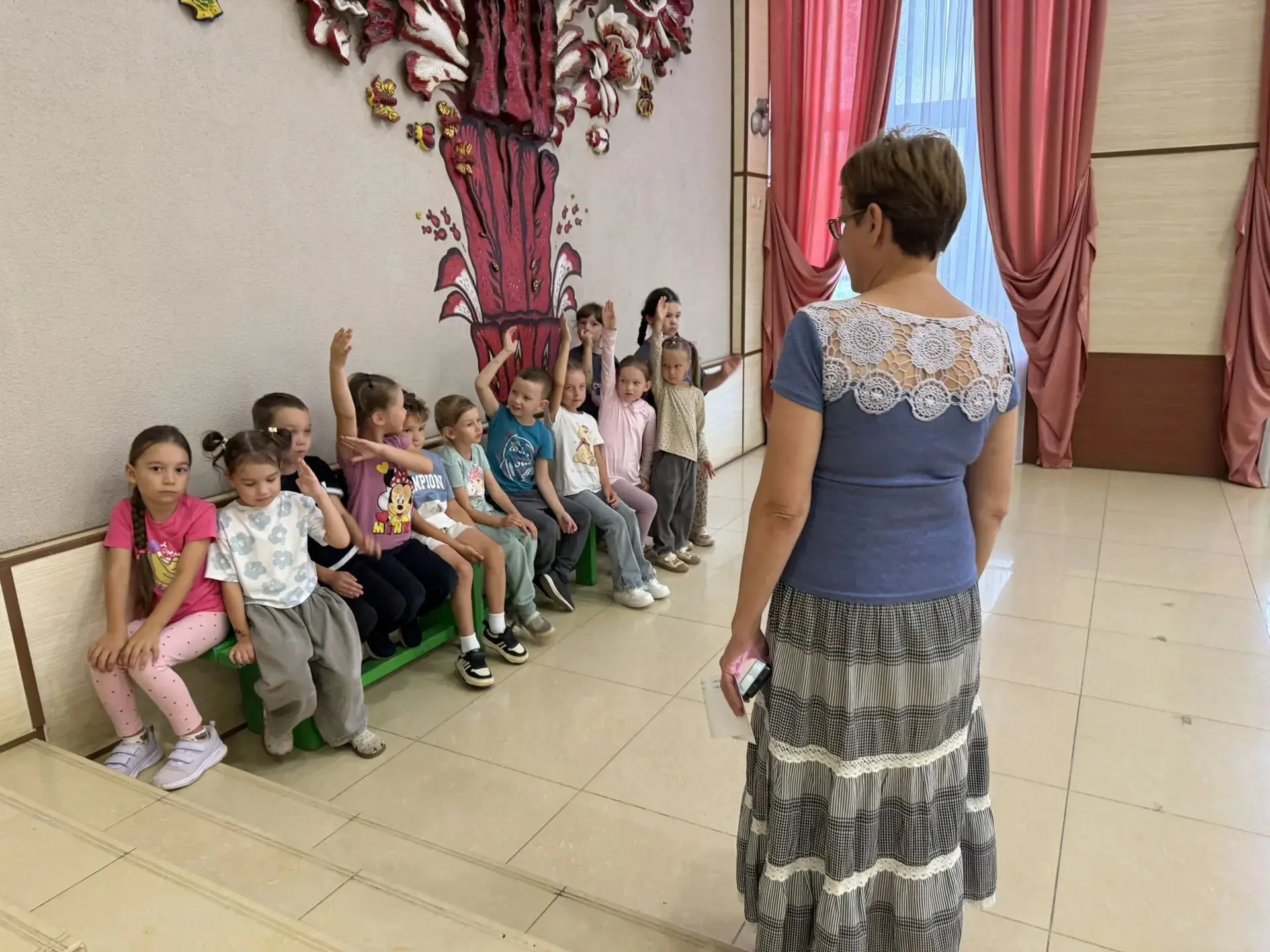 Познавательный час «В единой семье народов».