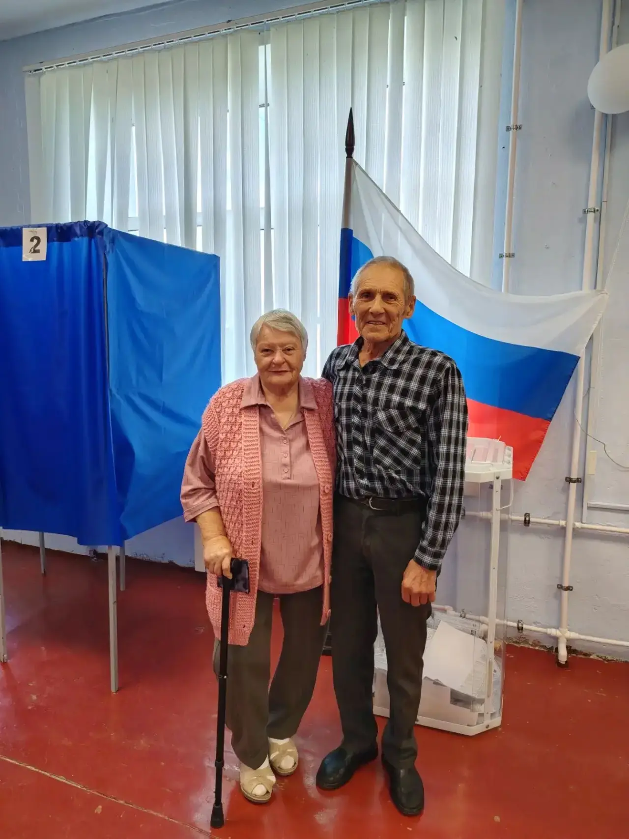 Жители Калининского района голосуют семьями