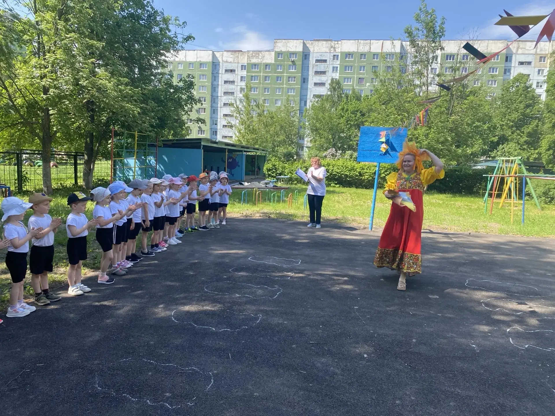 Сегодня воспитанники средних групп «Надежда» и «Нежность» стали главными героями яркого...