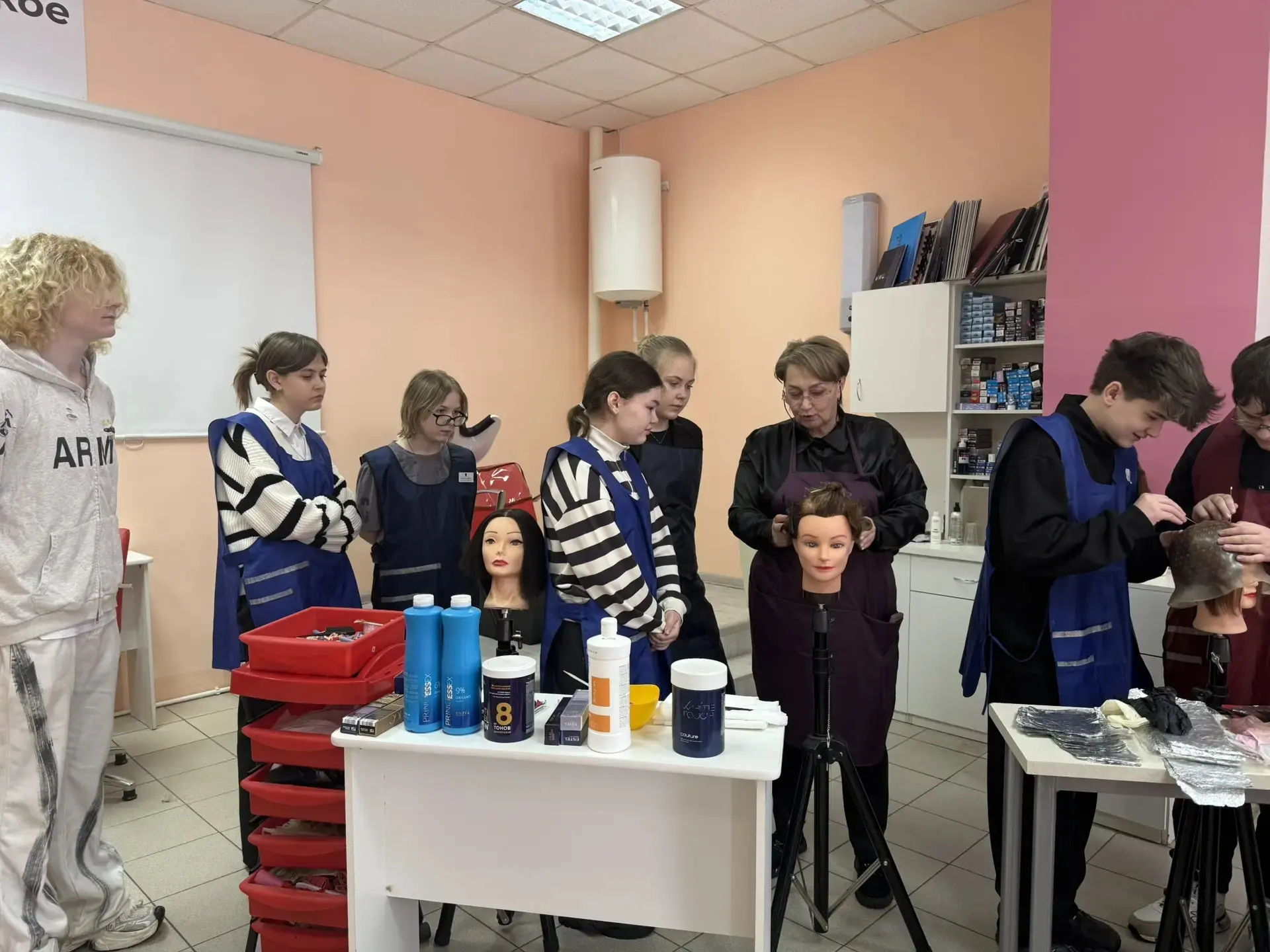 Восьмиклассники Лицея 16 приняли участие в Мастер-классе по профессии «Технология индустрии красоты.