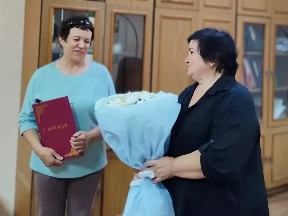 🎉 Наши дорогие юбиляры! Глинковский Центр поздравляет Любовь Царенкову и Романа Поняева!