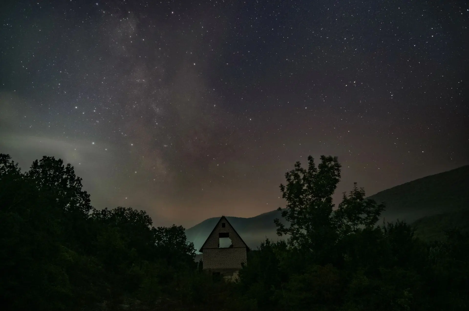 🌌Августовский Млечный путь над заброшенным домом