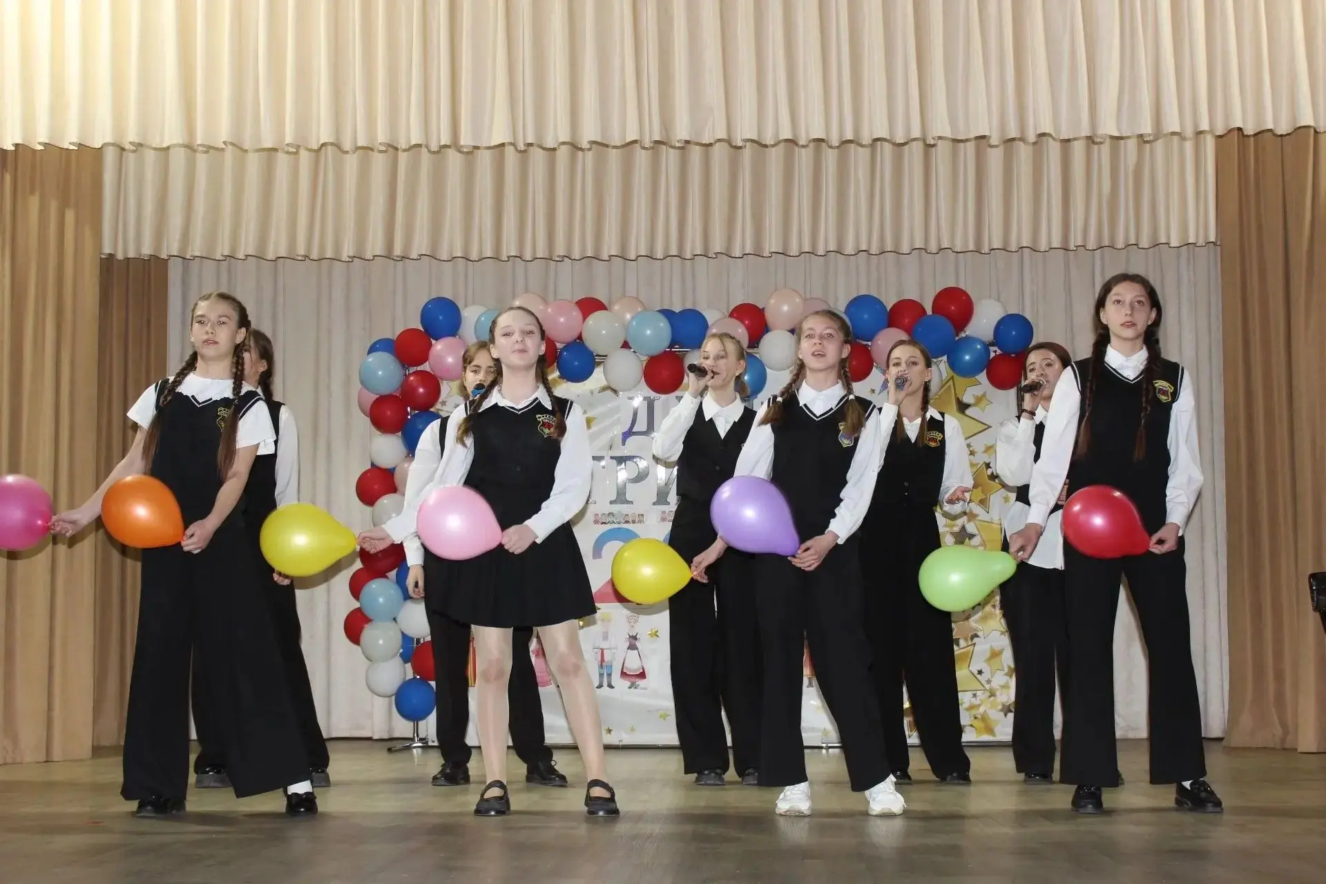 🎉 ДЕНЬ ТРИУМФА В ШКОЛЕ №23! 🏆 16 апреля в нашей школе прошла торжественная церемония чествования поб